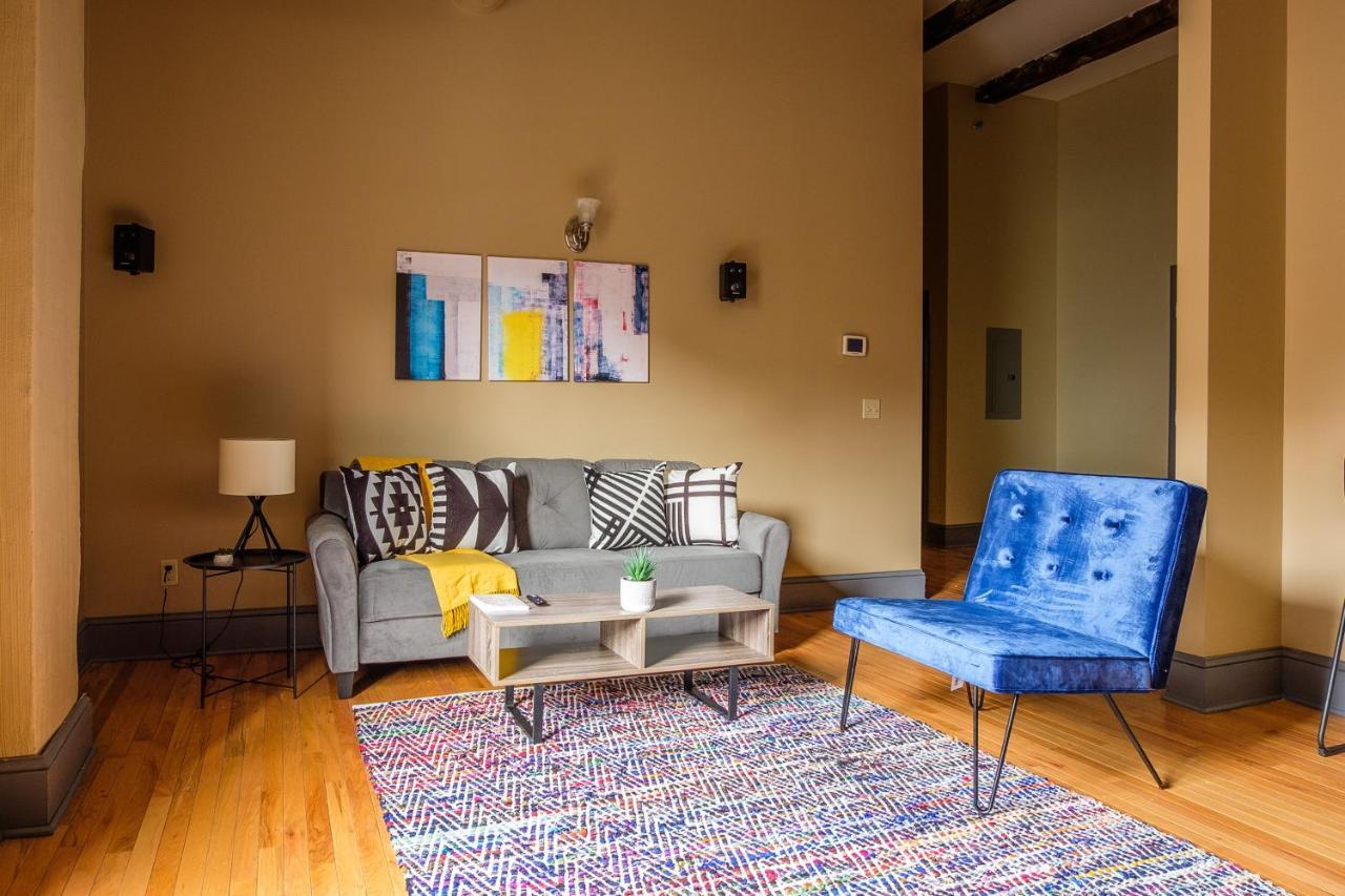 Frontdesk 2015 East 4Th Street Apts Downtown Cleveland Appartamento Esterno foto