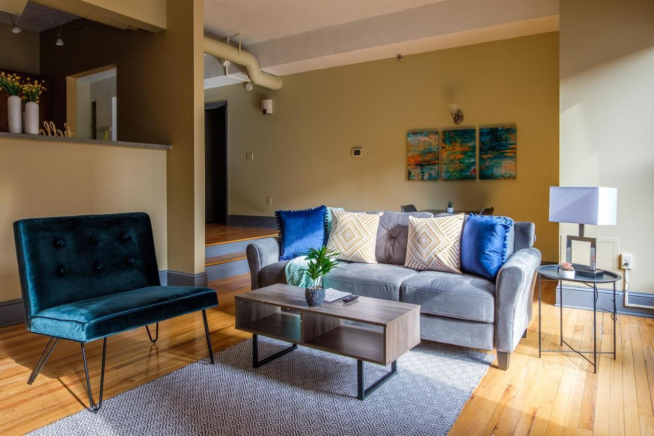 Frontdesk 2015 East 4Th Street Apts Downtown Cleveland Appartamento Esterno foto