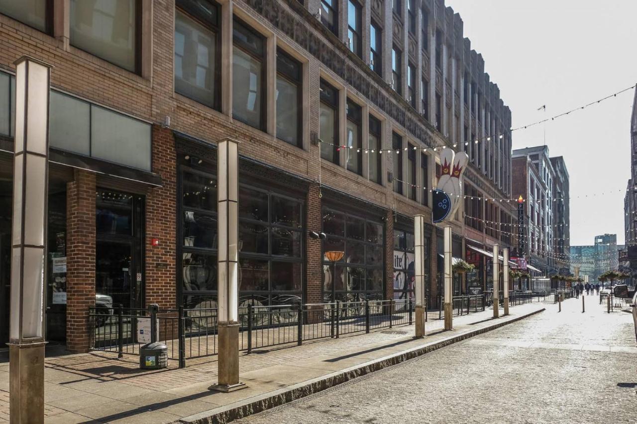 Frontdesk 2015 East 4Th Street Apts Downtown Cleveland Appartamento Esterno foto