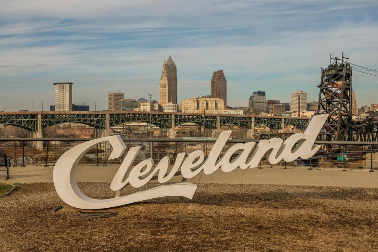 Frontdesk 2015 East 4Th Street Apts Downtown Cleveland Appartamento Esterno foto